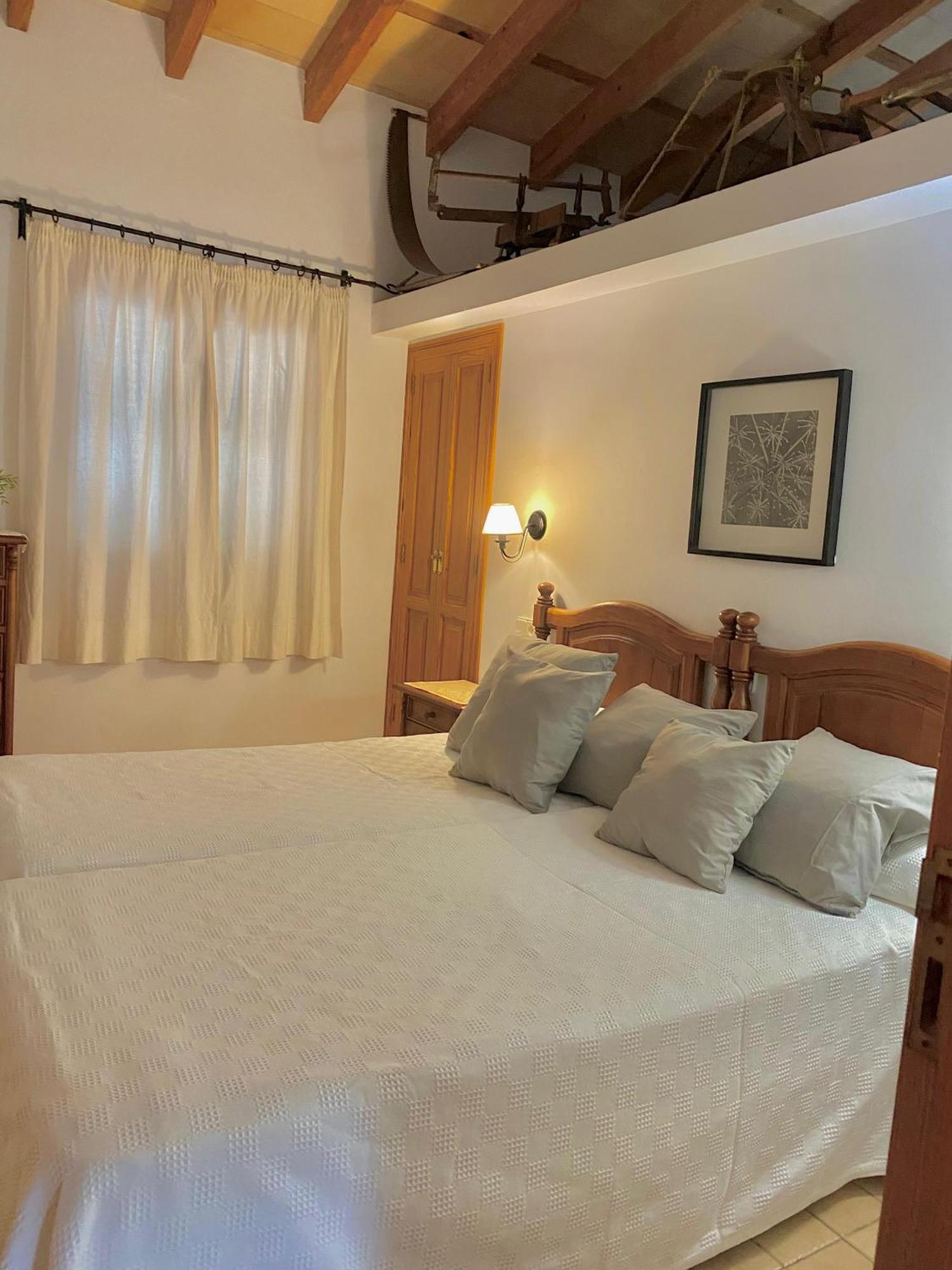 Puerto De Pollensa Villas And Apartments, With Private Mountain Ideal For Runners, Trailers,Near Puerto Pollensa Beach Approximately 5 Minutes Walking, Unique Experience In A Ullal Old Typical Mallorca House With Private Mountain And Near To The Beac Dış mekan fotoğraf